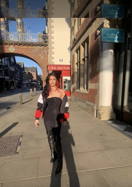 Itsravenriley modèle chaud galeries