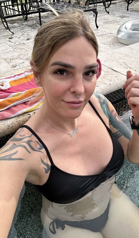 heat from fire modèle adulte galerie