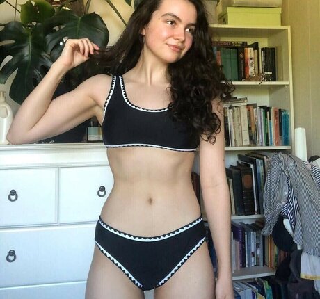 Lucy Holz actrice image