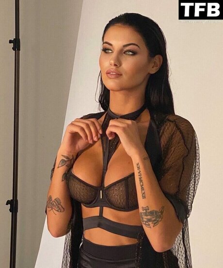 grosse bite trans onlyfans sexy chaud des photos