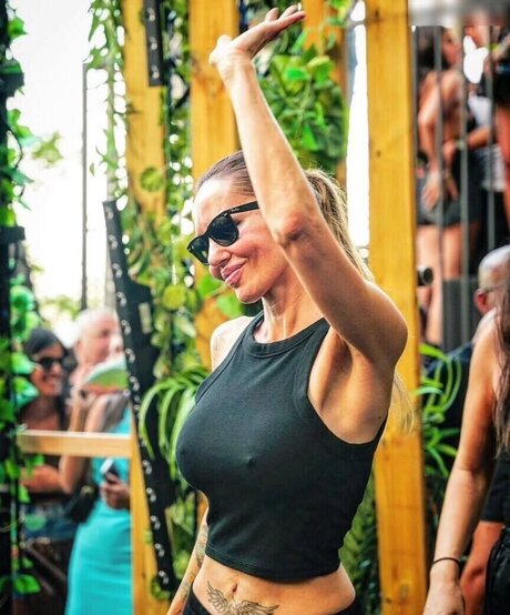 Deborah De Luca star exclusive des photos