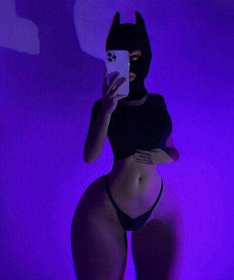 King Luxy star du porno sexy des photos