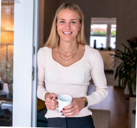 Merle Frohms modèle érotique img