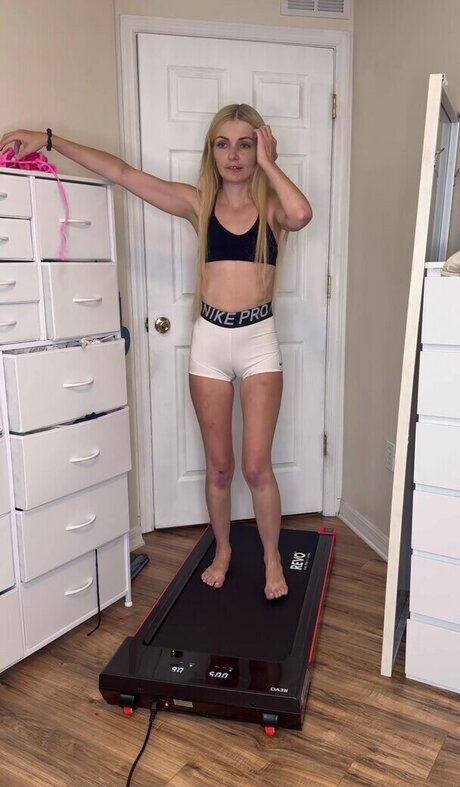 Kerry Carmody étoile chaude archive