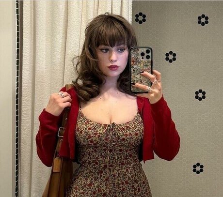 Ella Ballentine sexe star archive