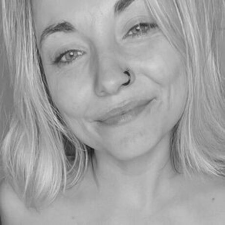 Nikki Sloan modèle de haute qualité images