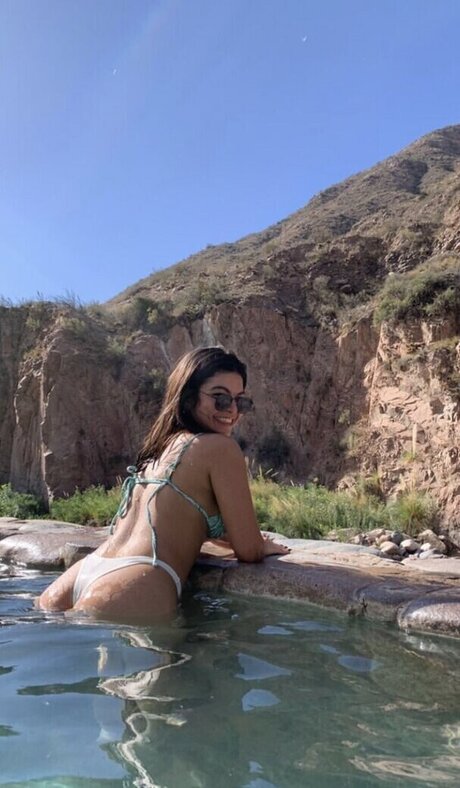 Larissa Ferrari modèle chaud photo