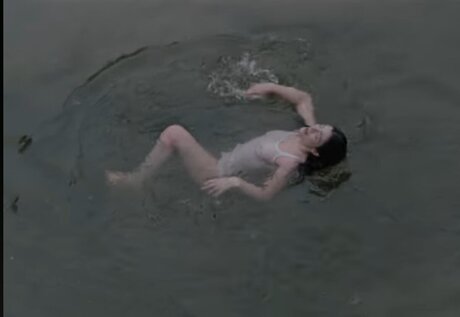 Ana Lorde modèle chaud image