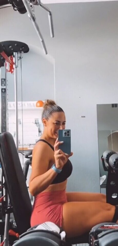 milf blonde aux courbes onlyfans xxx nu galerie