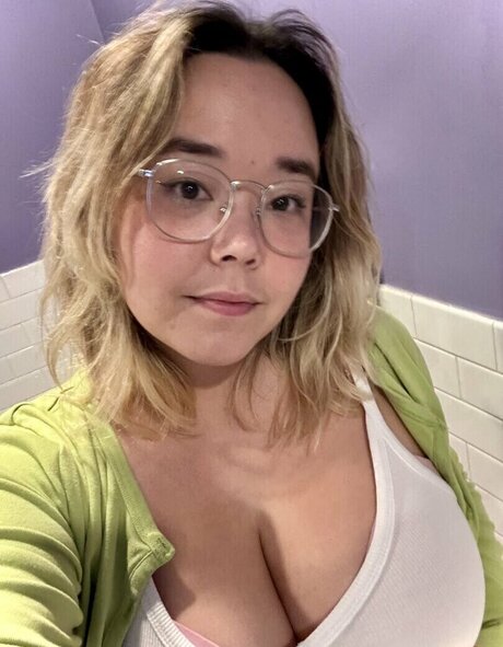 bingsuccino actrice libre des photos