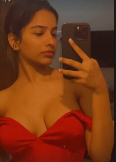 Aurora Sinclair haut étoile photos