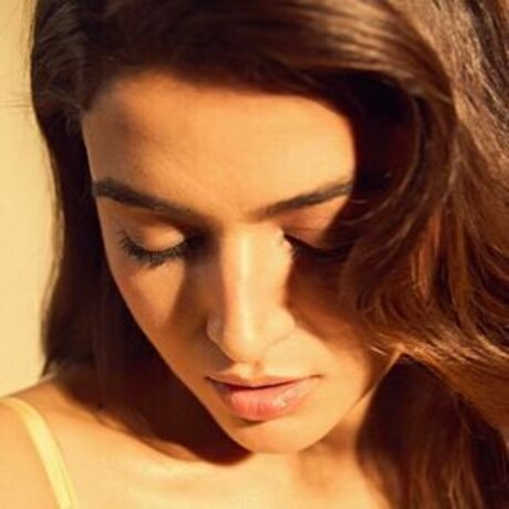 Wamiqa Gabbi star du porno galeries