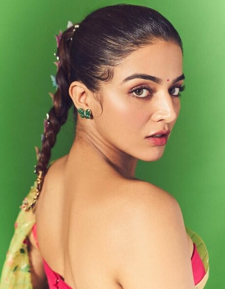 Wamiqa Gabbi étoile adulte galerie