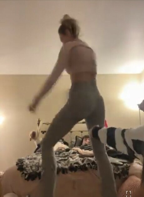 Beez ASMR actrice de grande qualité images