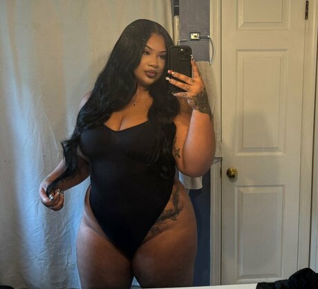 Taytodayy joli modèle des photos