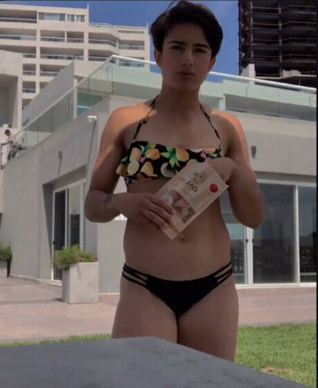 Yazmin Jauregui star du porno érotique photos