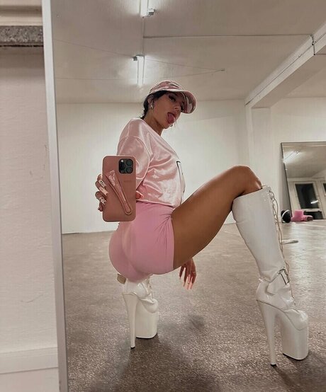 Nina Janova actrice de nus image