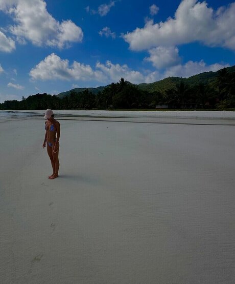 Nina Janova joli modèle archive