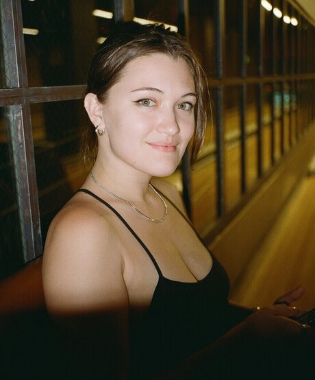 Isa Briones modèle exclusif galerie