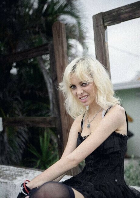 Sophie Powers nus de stars du porno image