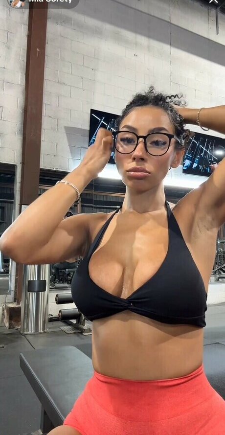 Mia Sorety art de star du porno photo