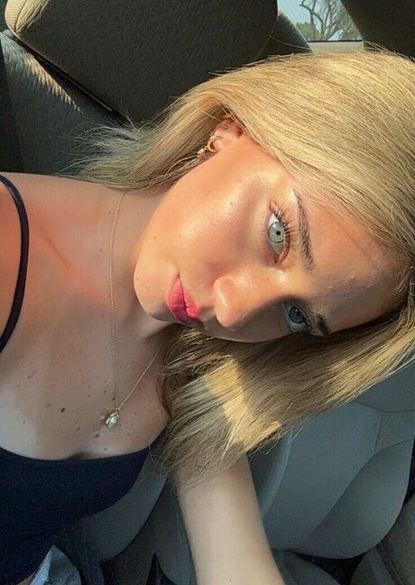 Katelyn Breann art étoile photos