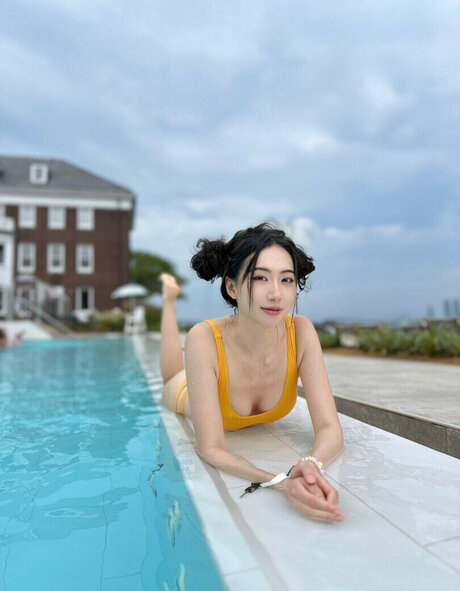 mollyshen actrice sexy photos