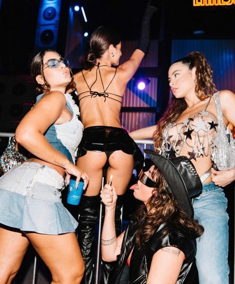 Sara Vidal nus star du porno photos