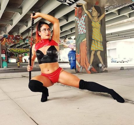 Wifebaerae modèle artistique image