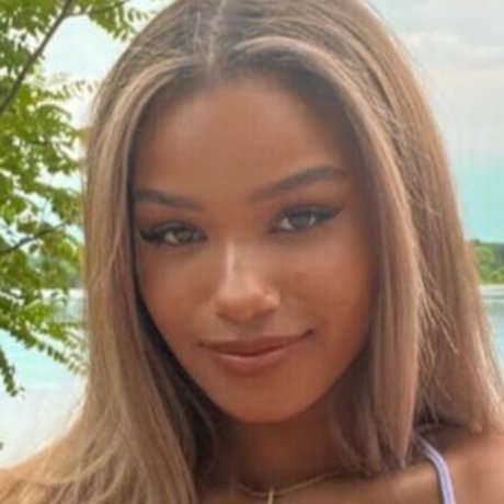 Kayonnha Grant mannequin photos