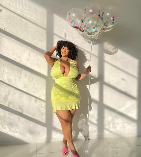 Katelyn Folasade étoile érotique collection