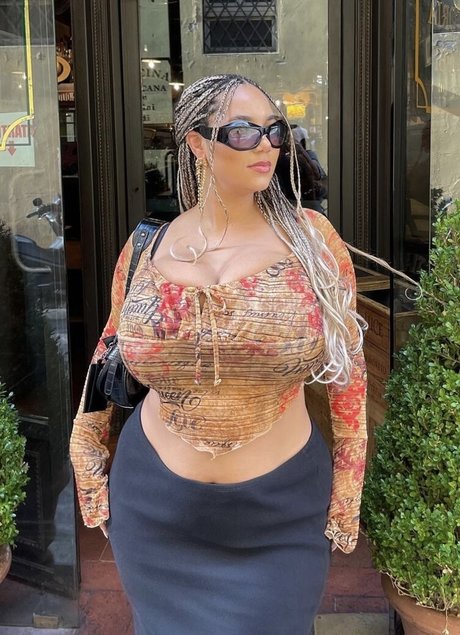 Katelyn Folasade modèle exclusif photo