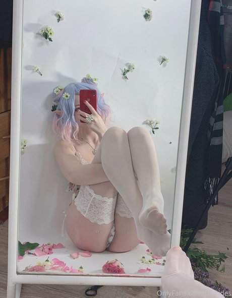 solo aux gros seins uniquementfans plutôt sexy photo