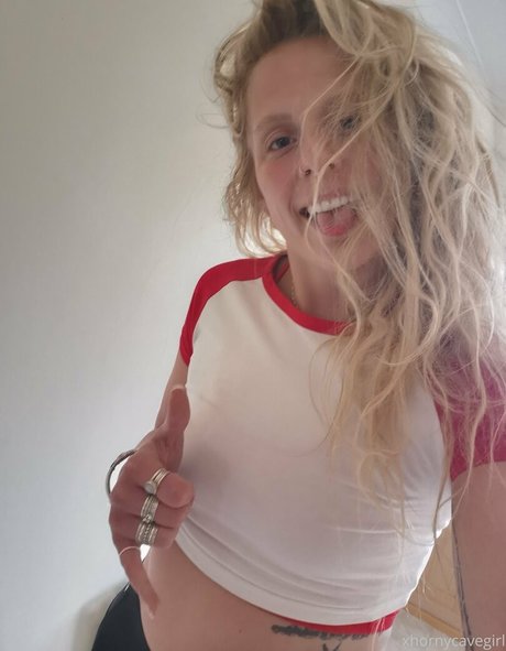 hornycavegirl art modèle galerie