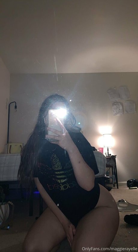 maggierayelle art modèle images