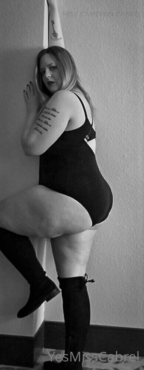 yesmisscabrel modèle gratuit des photos