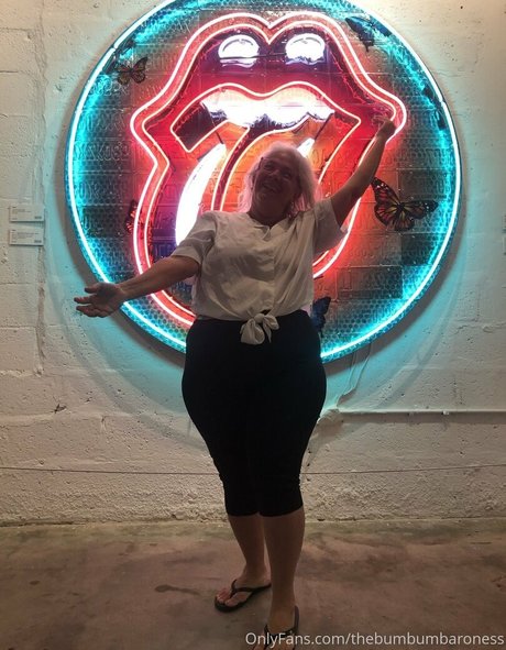 thebumbumbaroness star du porno sexy des photos