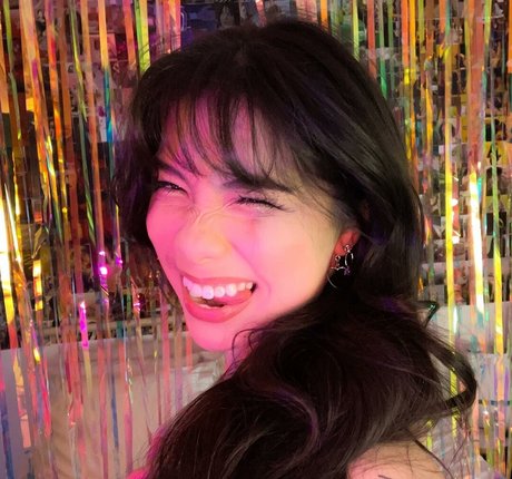 Trin Lovell nus de stars du porno img