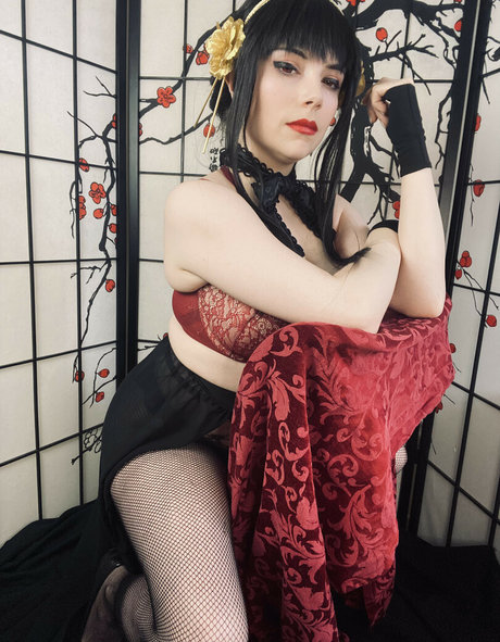 Dera Megurine modèle porno photo