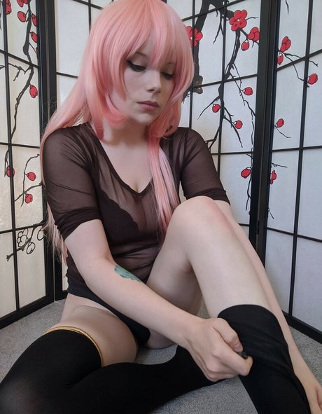 Dera Megurine actrice nue galeries