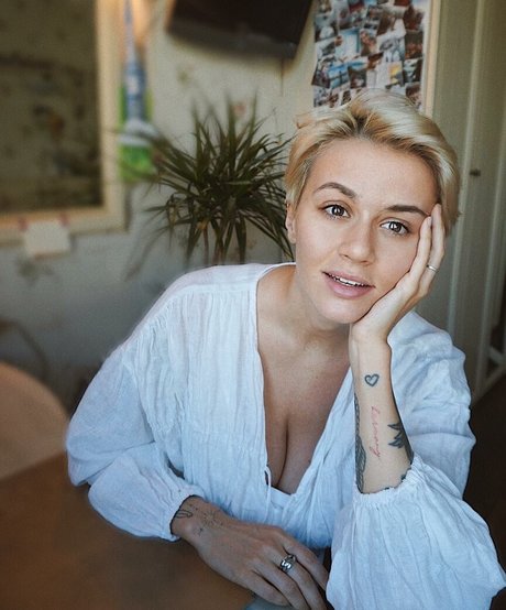 reine de pique onlyfans art sympa archive