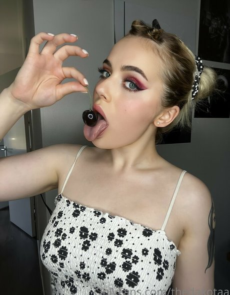 thedakotaa actrice de sexe galeries