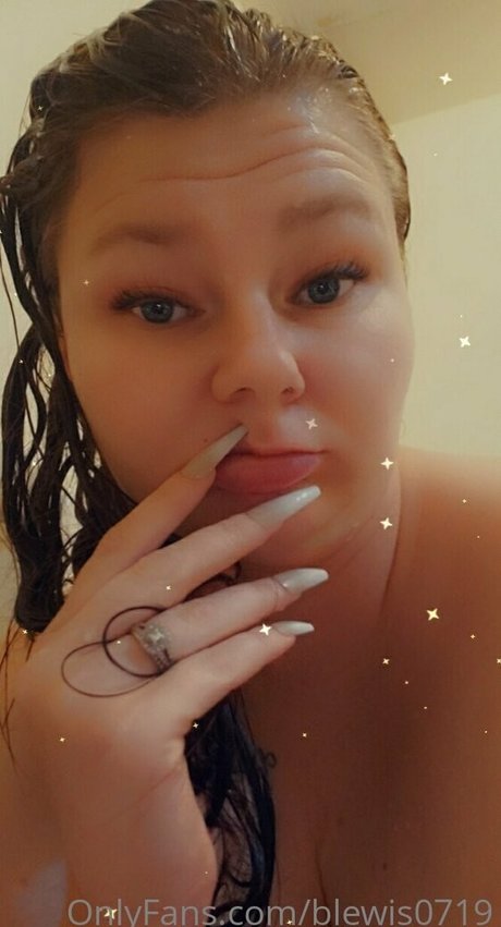 blewis0719 star érotique photo