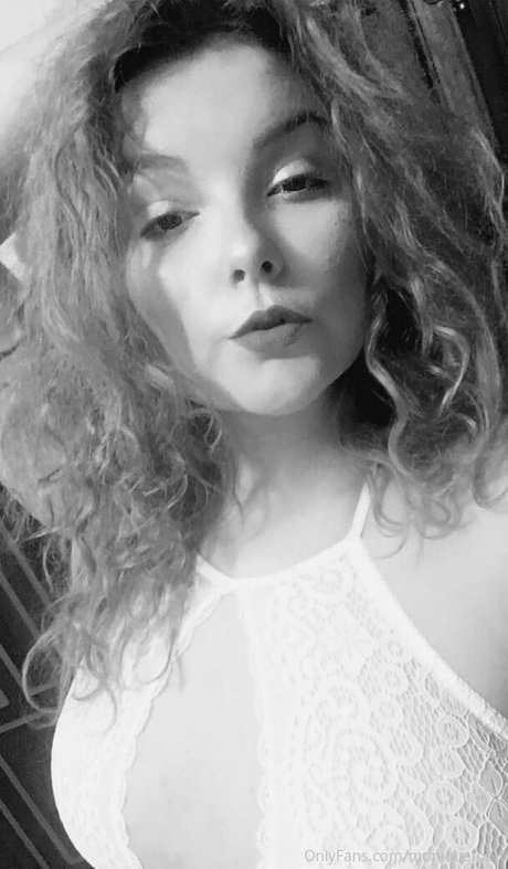 moniiquefox nus de stars du porno des photos