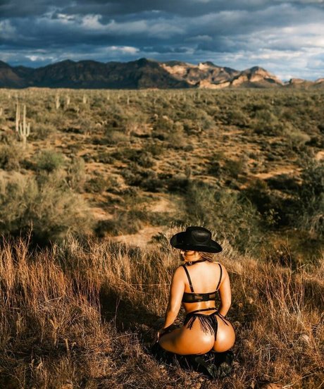 Faithmarone modèle pornographique des photos