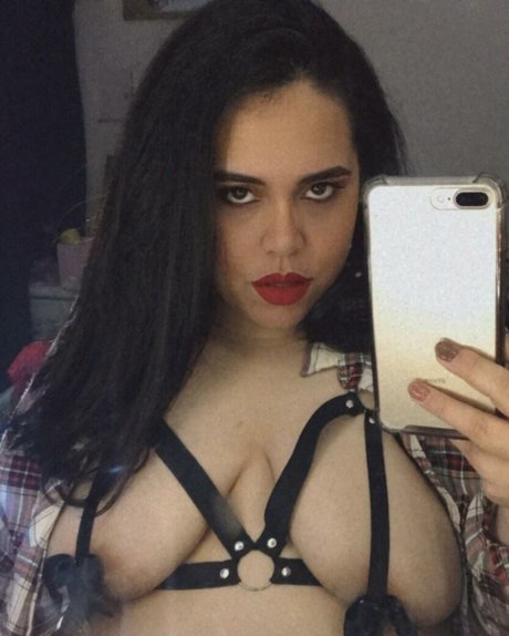 Goddes Nini modèle porno photo