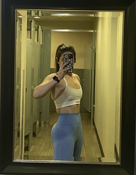 Sloane Wolf étoile adulte galeries