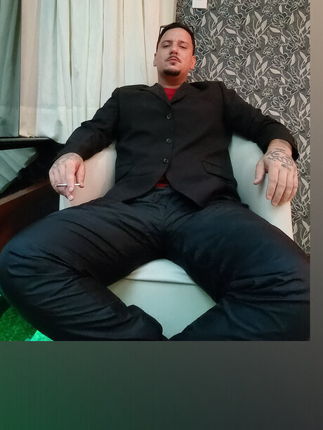 BK Favelado modèle érotique photo