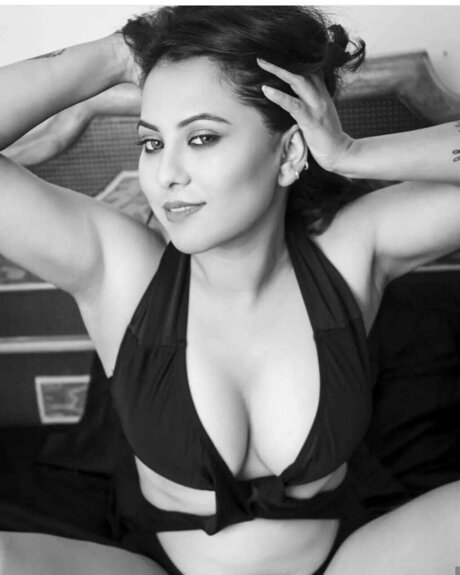 Tina Nandy jolie étoile img