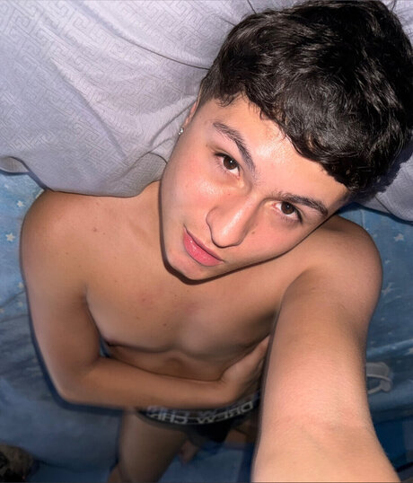 Enzo Gonzalez modèle nu image